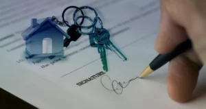 Signature contrat immobilier maison, clefs