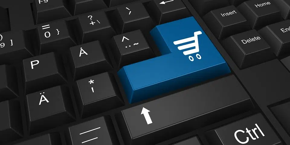 Création site e-commerce, site de vente en ligne Clavier informatique ayant un panier d'achat sur la touche entrée