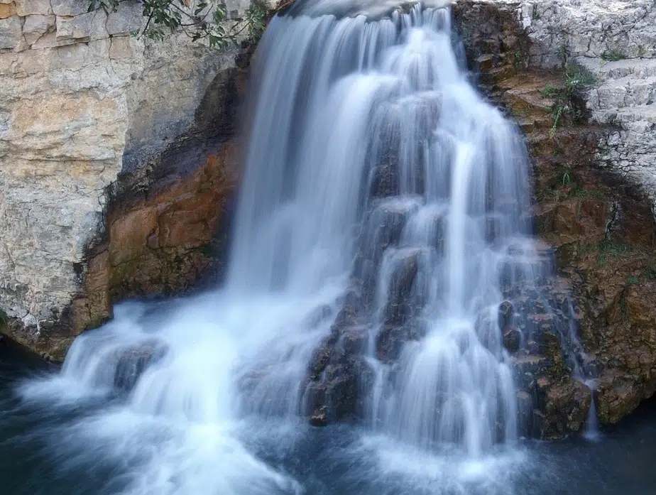 Cascade en vallée de la Cèze Cascade en vallée de la Cèze